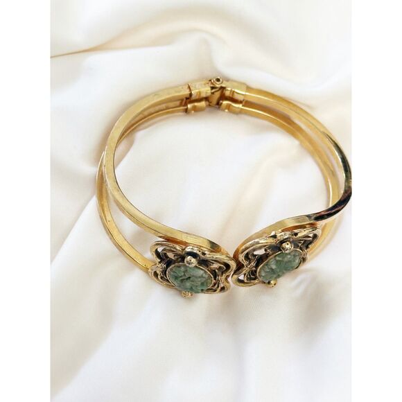 Vintage Gold Tone Clamper Bracelet with Green Nephrite Stone Chips - Picture 5 of 5